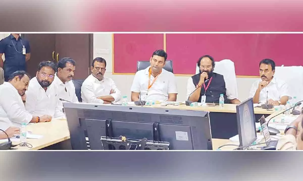 Thudi takes up key issues with Uttam Thudi takes up key issues with Uttam