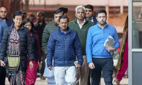 Voter deletion issue : Kejriwal-led AAP delegation meets EC