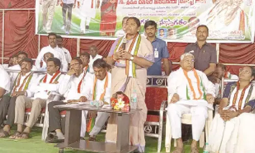 Expose Opposition’s evil propaganda in villages: Seethakka to Cong workers