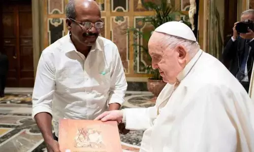 Kerala Hindu leader gifts Rig Veda to Pope Francis