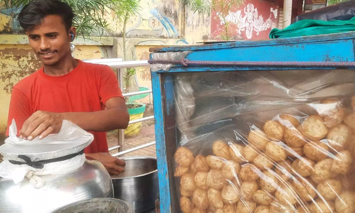 Pani Puri vendor earns a tidy income