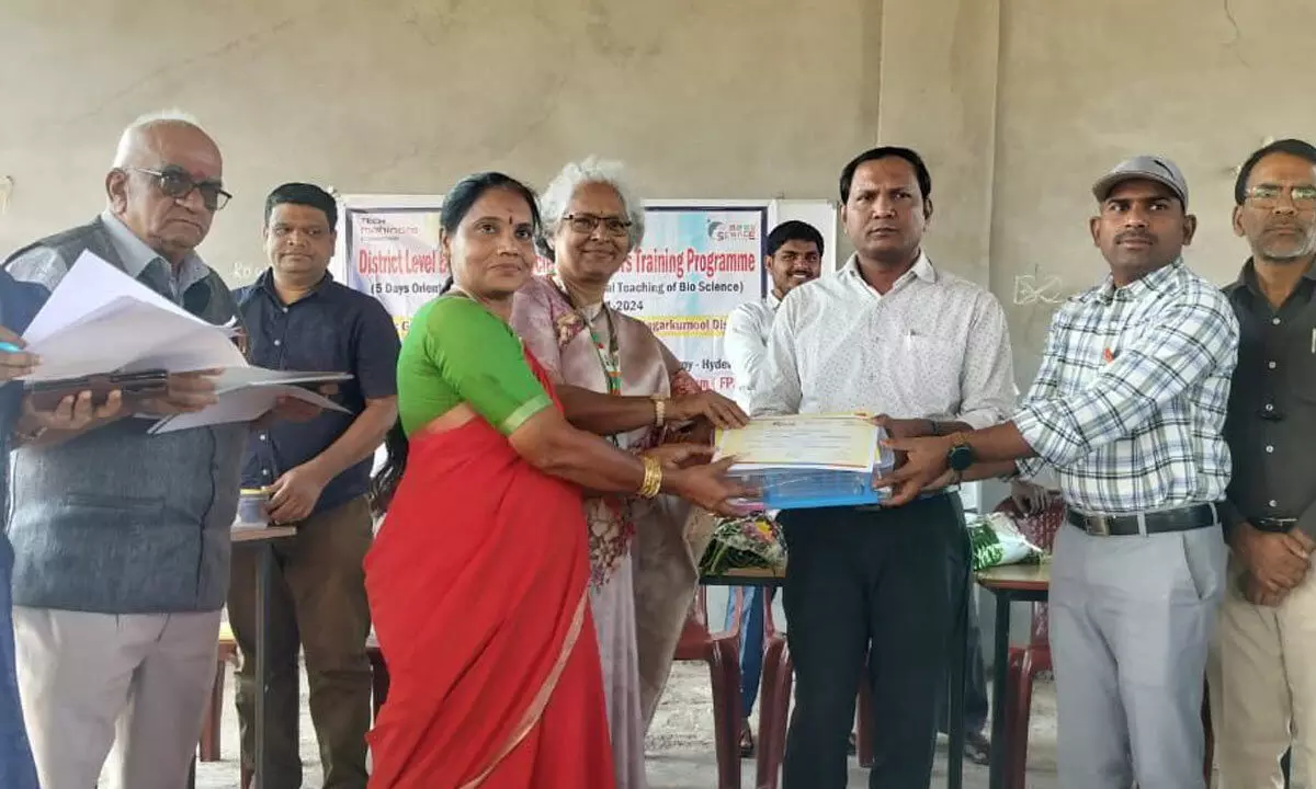 DEO Ramesh Kumar Distributes Science Kits to Teachers