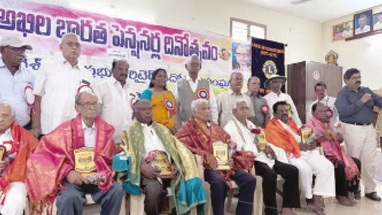 MLA Arani Srinivasulu pledges support to retired govt employees