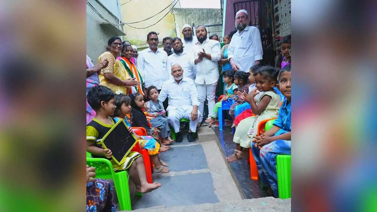 Kadapa: Chairs distributed to Anganwadi School