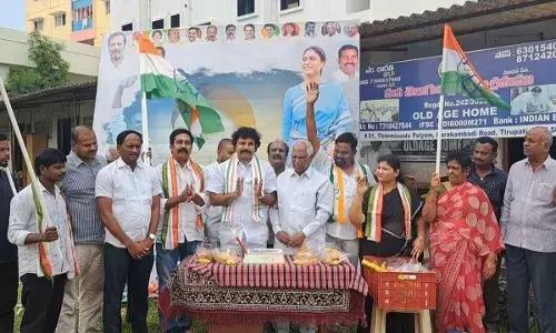 Sharmila’s Birthday: Cong activists distribute sweets, fruits at old-age home