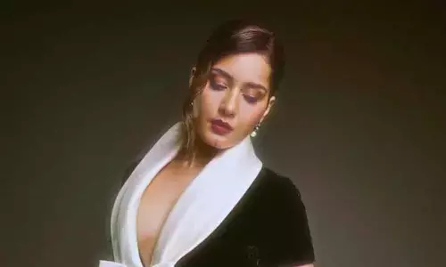 Raashi dazzles with her impeccable fashion sense