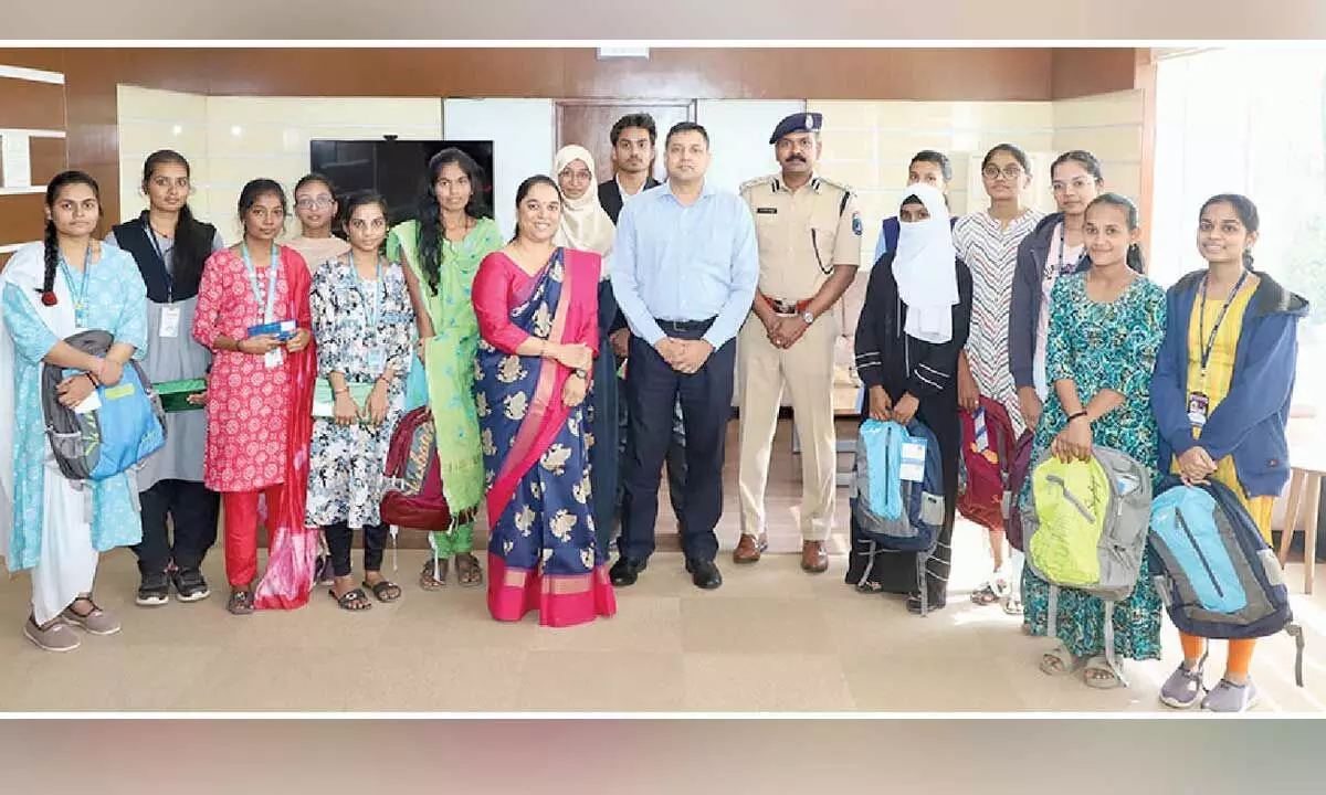 Cyberabad police presents awards to essay writing competition winners