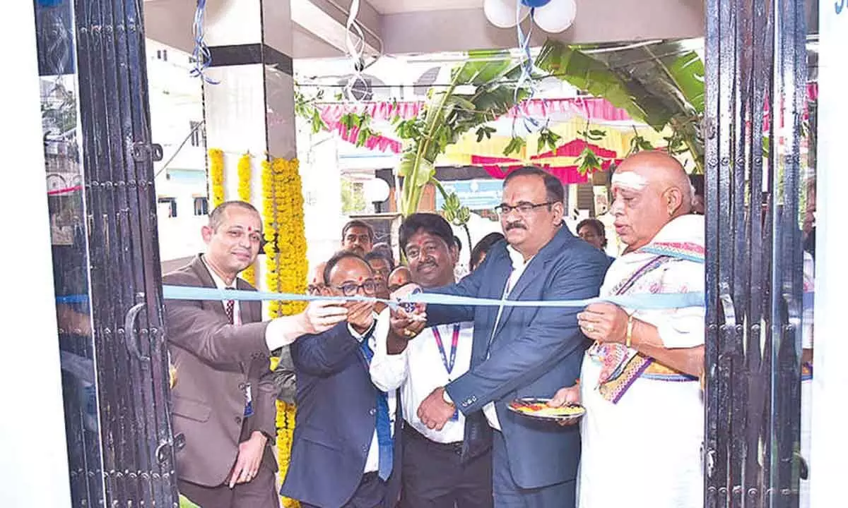 SBI donates Bolero vehicle to Andhra Kesari University