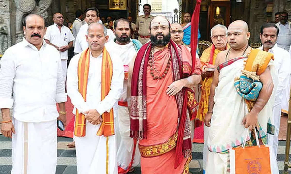 Pushpagiri Maha Samsthanam Pontiff visits Tirumala