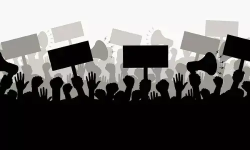 Hyderabad: ABVP members, parents stage protest