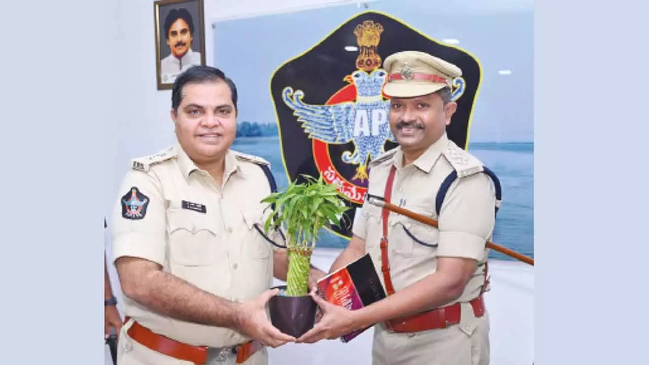 Special Branch DSP Ramakrishna meeting SP Nara-simha Kishore on Friday after taking charge in Ra-jahmundry