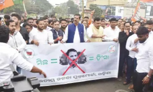 BJYM holds protest, seeks Rahul’s apology
