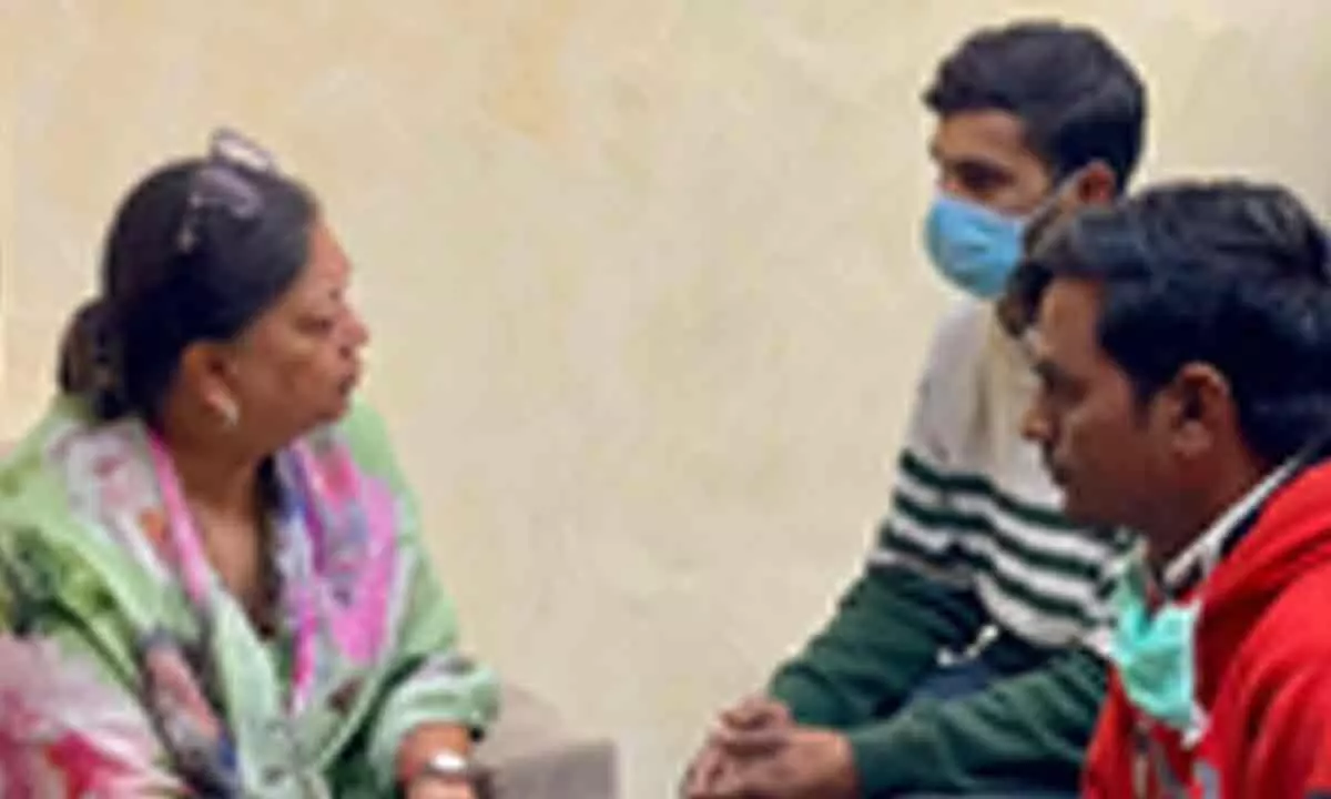 Jaipur tanker blast: Vasundhara Raje meets kin of injured, follows medical protocol