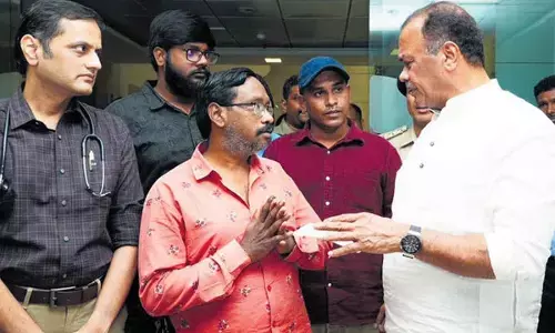 Cinematography Minister Komatireddy Venkat Reddy visits Sri Tej