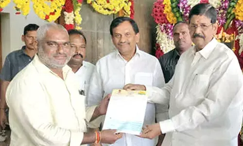 11 beneficiaries receive Rs.11.18L aid under CMRF