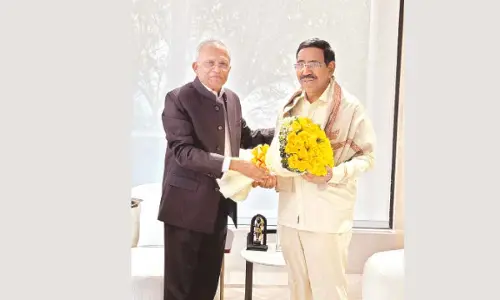 Minister discusses ‘loan for capital’ with Hudco CMD