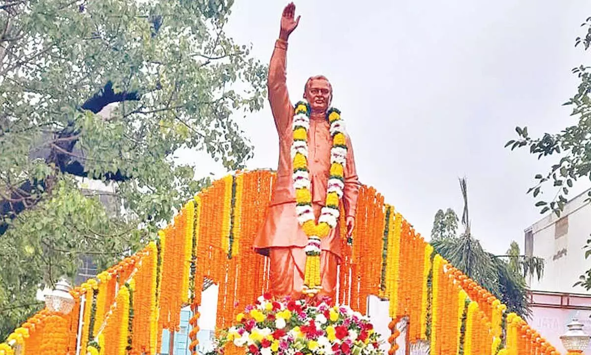 Vajpayee’s statue unveiled in Berhampur