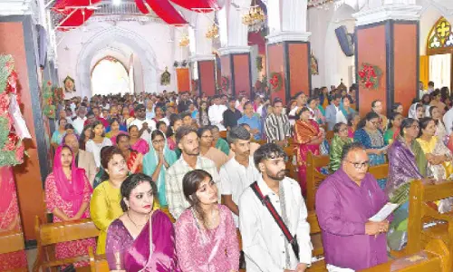 Hyd’bad enjoys cool showers amidst X’mas festivities