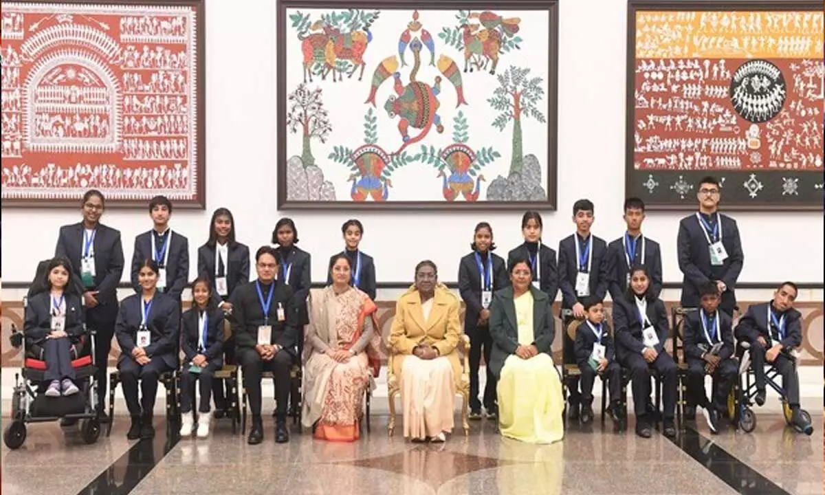 President confers Bal Puraskar on 17 kids