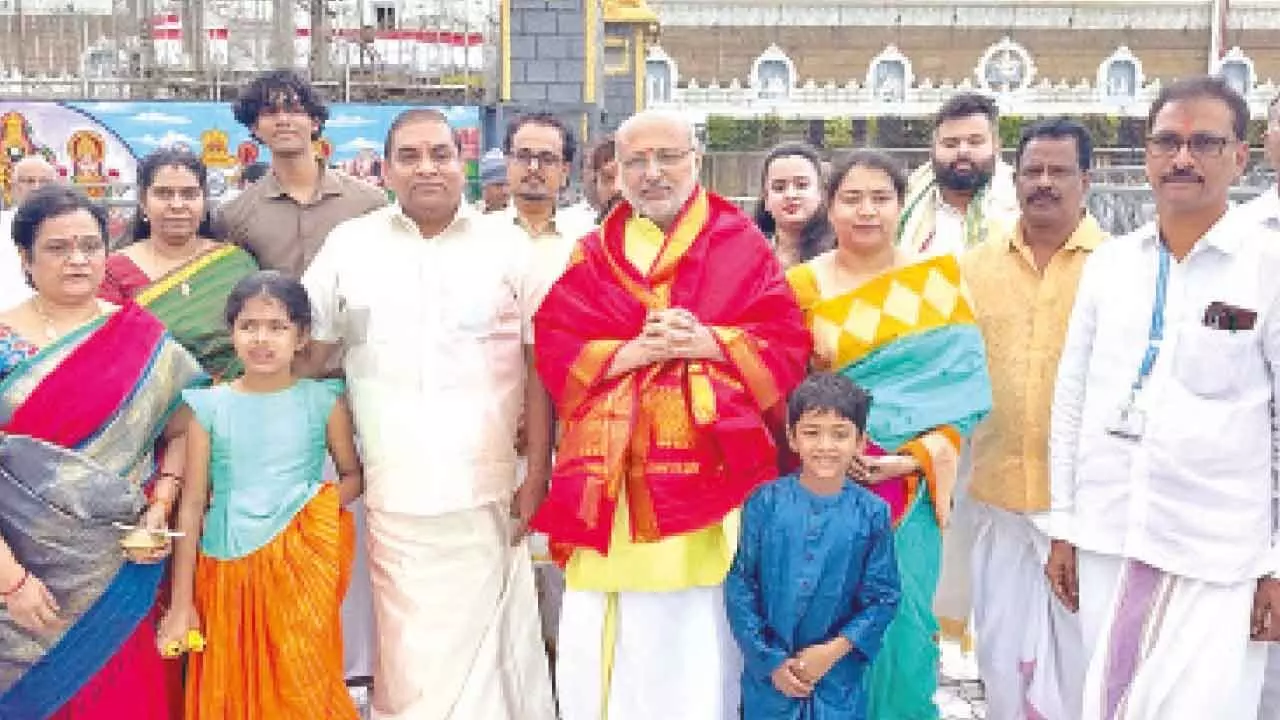 Maharashtra Guv worships Lord Balaji