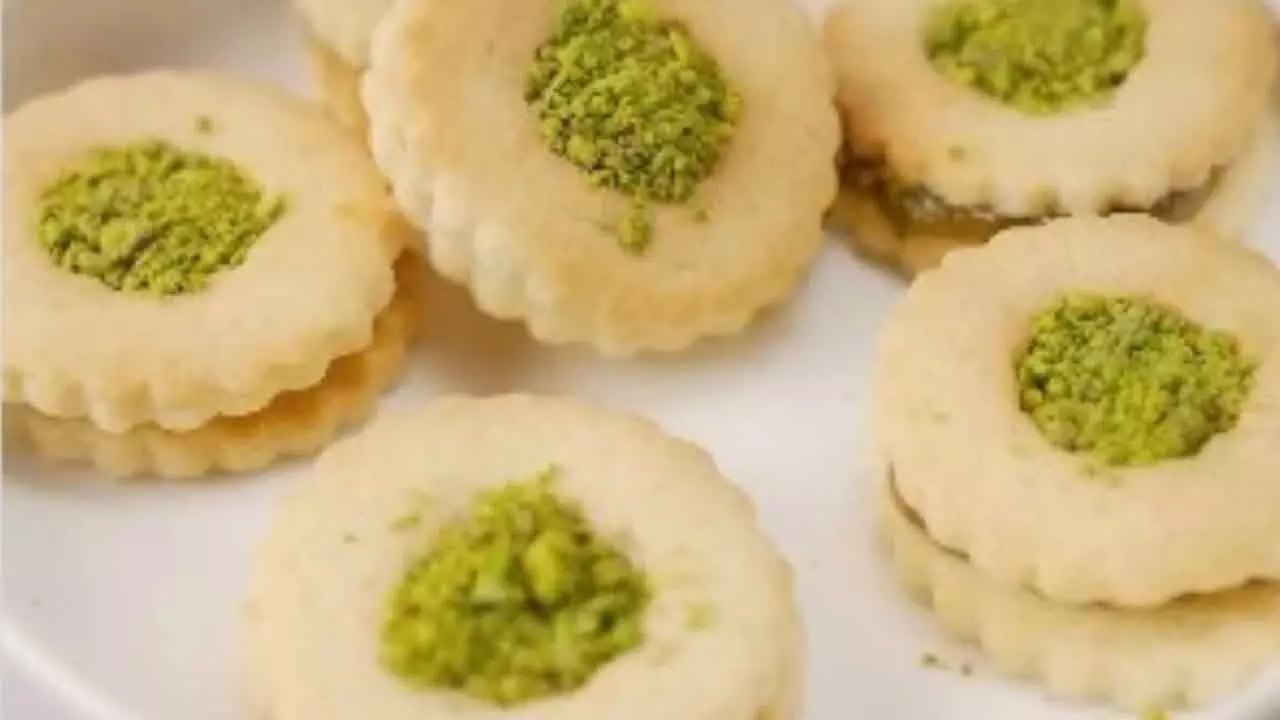 Pistachio jam rock cookies: A crunchy delight with a nutty twist