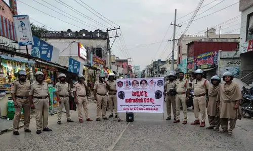 Bapatla police spread awareness on helmet use
