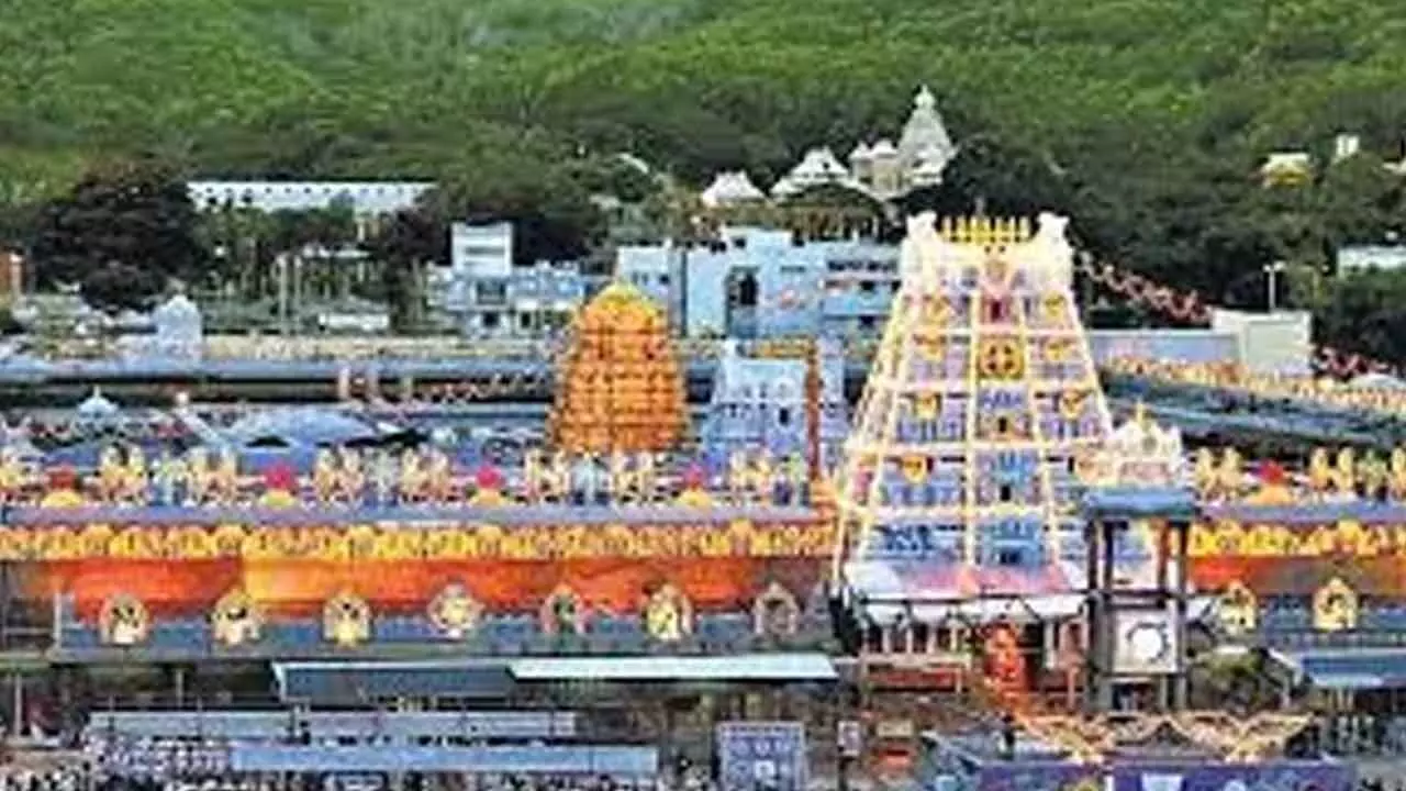 Devotees rush to Tirumala increases, to take 20 hours for sarvadarshans