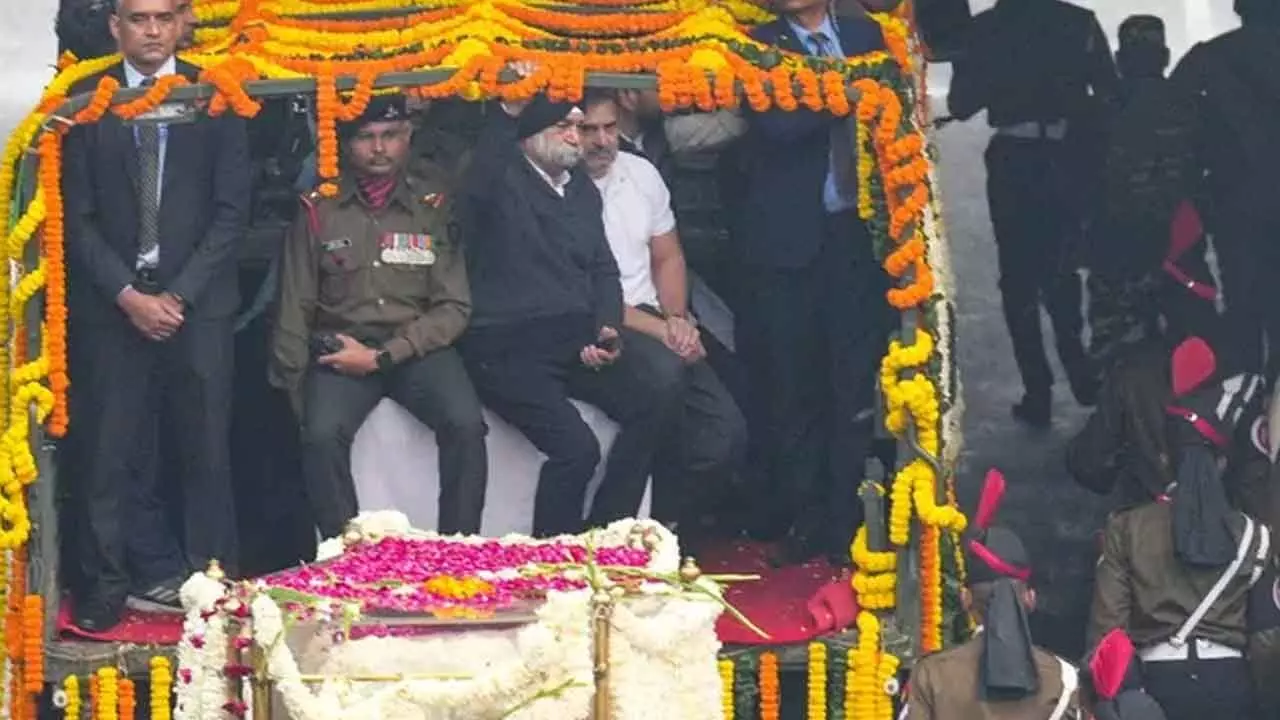 Rahul Gandhi accompanies mortal remains of Dr Singh to cremation ground