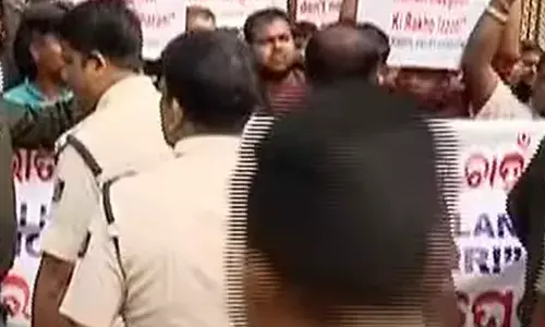 Bhubaneswar: Street vendors protest eviction