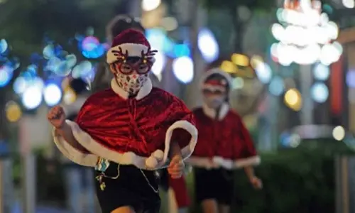 Over one third Americans take on debt in holiday spending: Survey