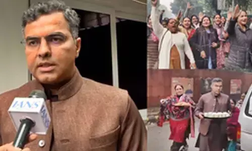 AAP workers protest outside BJP leader Parvesh Vermas residence; latter distributes snacks