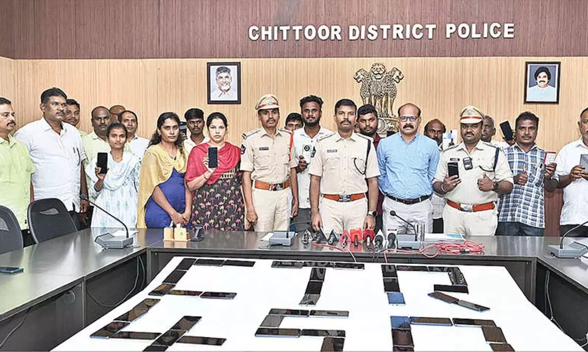 Chittoor cops recover mobiles worth Rs. 6.51 cr