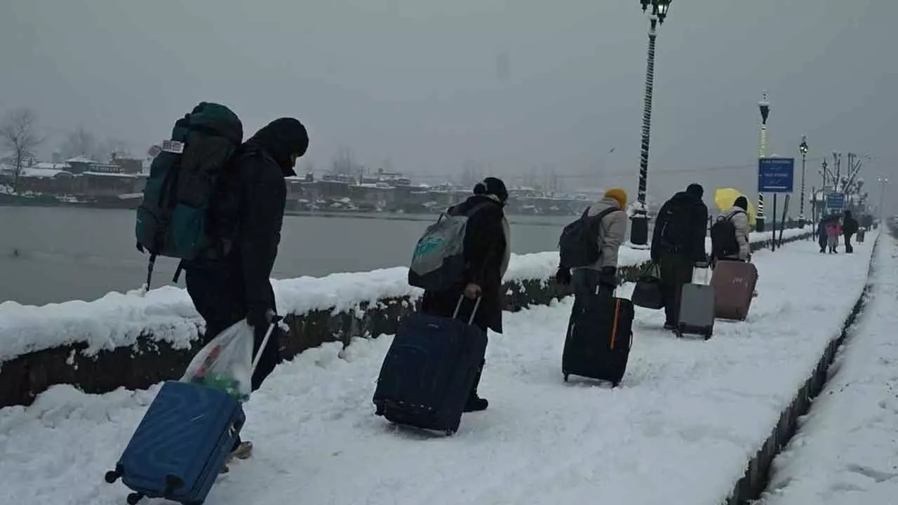 Heavy snowfall: Flights to Kashmir cancelled,  trains restored