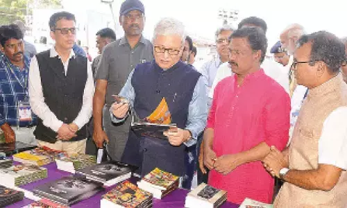Hyderabad: Gift books, not bouquets, Governer urges people