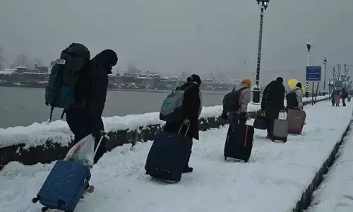 Heavy snowfall: Flights to Kashmir cancelled,  trains restored