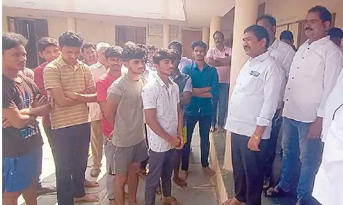 Minister inspects SC, BC hostels