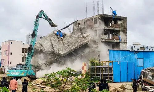 HYDRA Demolishes Illegal Structures in Khajaguda Bhagirathamma Lake Buffer Zone