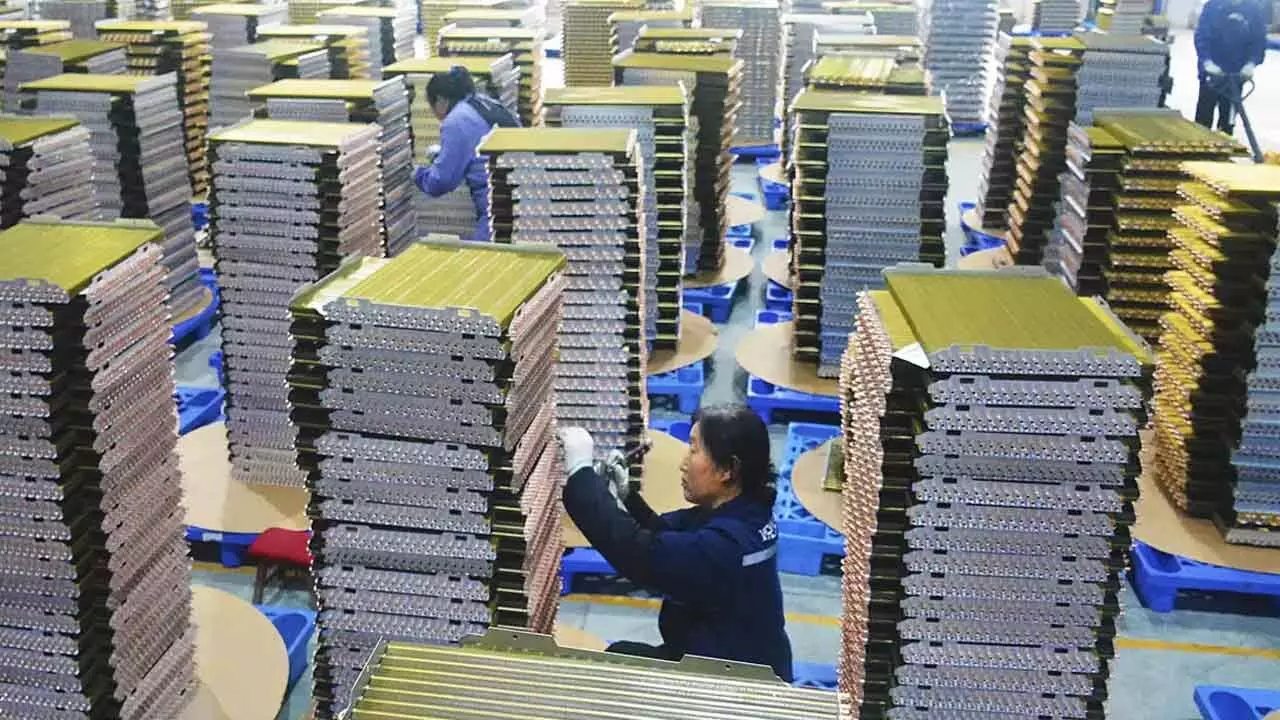 China’s mfg activity slows in Dec