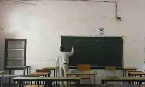 2K teachers instructing benches, walls in 2,097 schools in TG: UDISE+ report