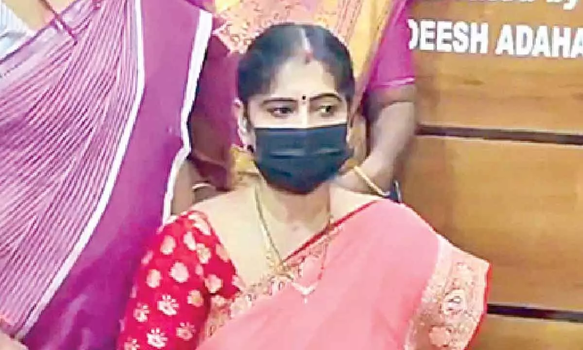 Perni Jayasudha grilled for 2 hours in PDS rice case