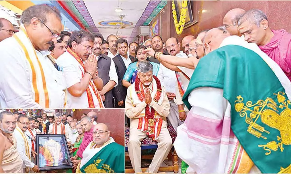 CM offers prayers at Kanaka Durga temple