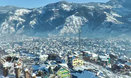 Fresh snowfall lashes Kashmir Valley, more likely between January 4-6