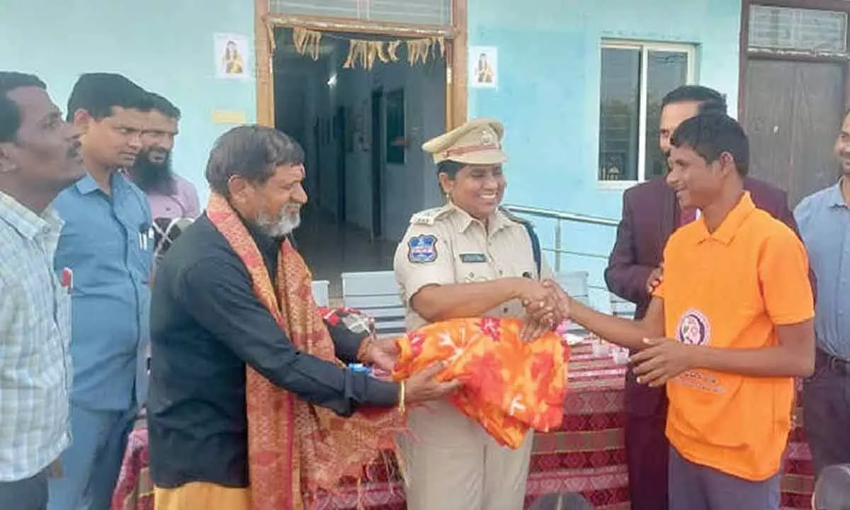 SP distributes blanket