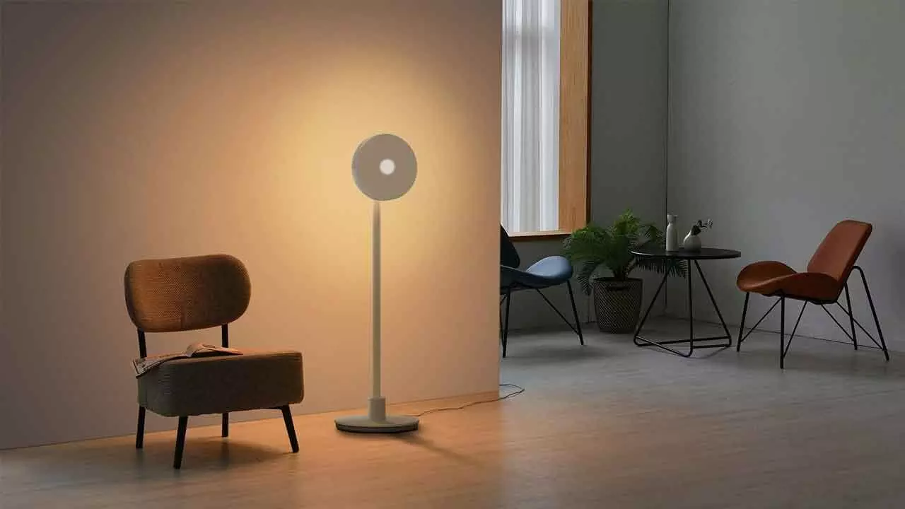 LG Unveils Innovative Lamp-Projector-Bluetooth Speaker Combo