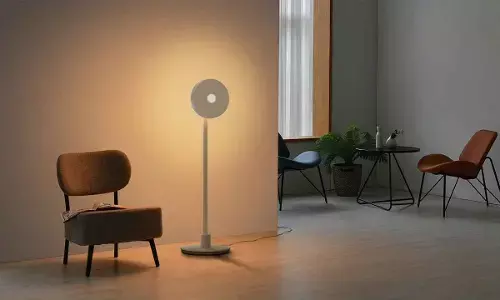 LG Unveils Innovative Lamp-Projector-Bluetooth Speaker Combo
