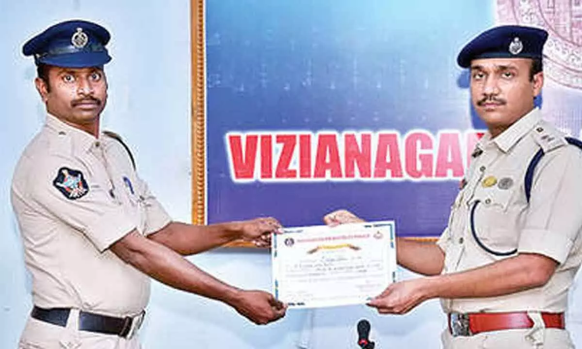 SP Vakul Jindal appreciating police constable Y Appala Naidu for speedy investigation of the Pocso case in Vizianagaram on Friday