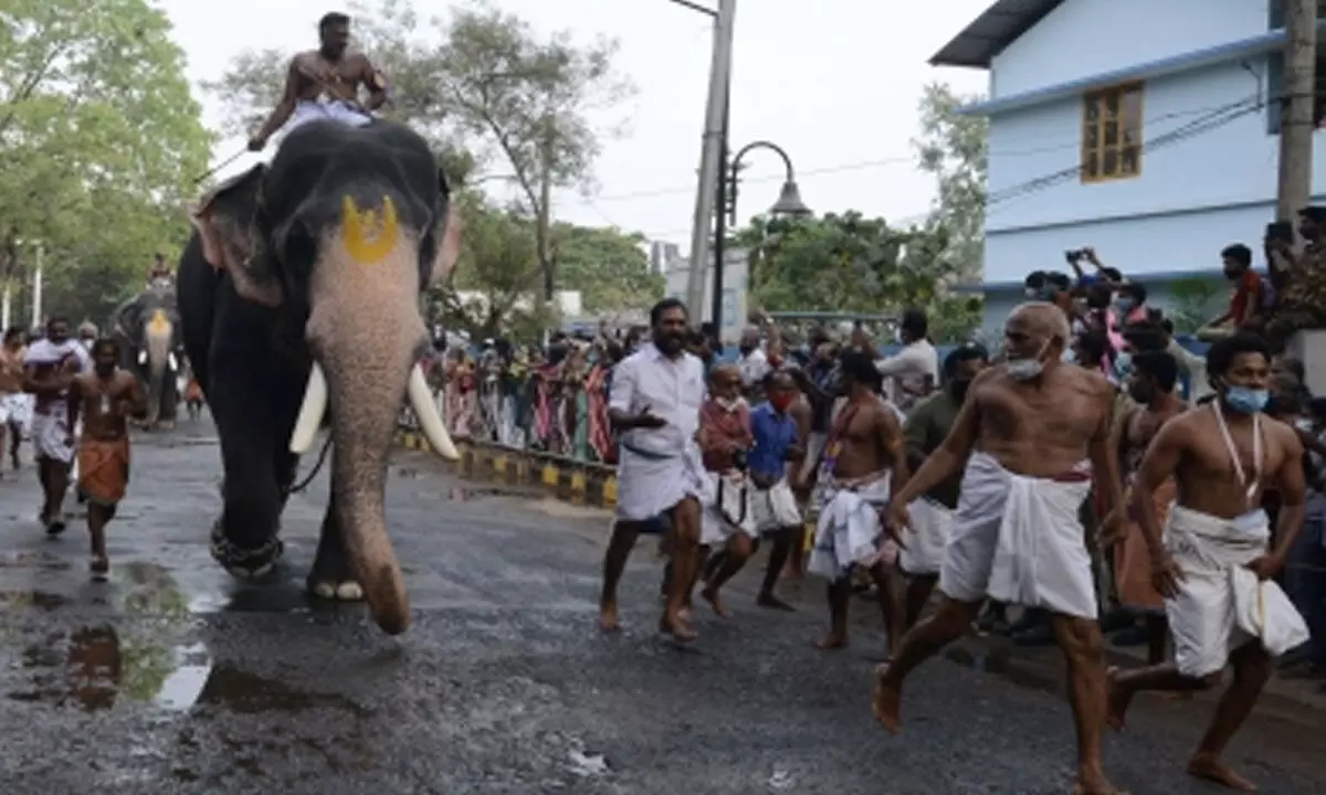 ‘Temple’ shirt row continues in Kerala