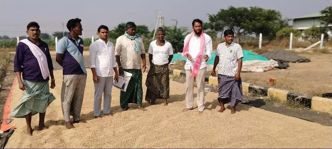 Farmers Struggle at Chinna Tandrapadu Procurement Center Amid Gunny Bag Shortage and Exploitation