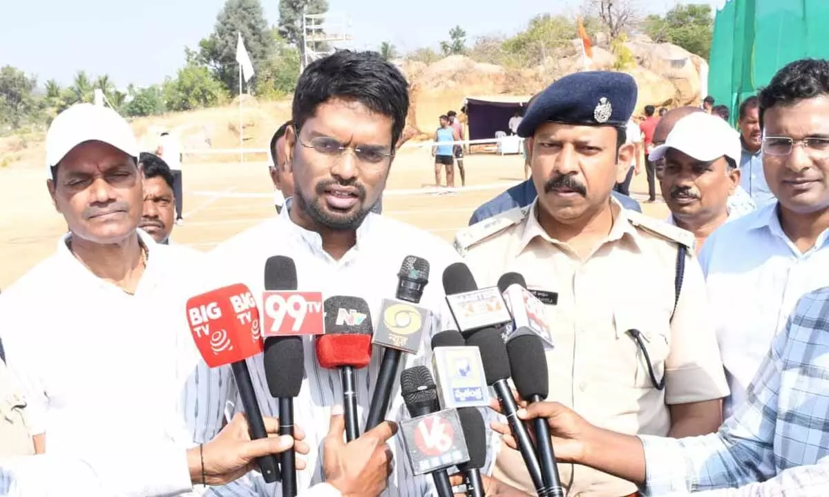 Sports are very useful in creating a friendly atmosphere between the police and the public, said District Collector Adarsh ​​Surabhi and District SP Giridhar Ravula