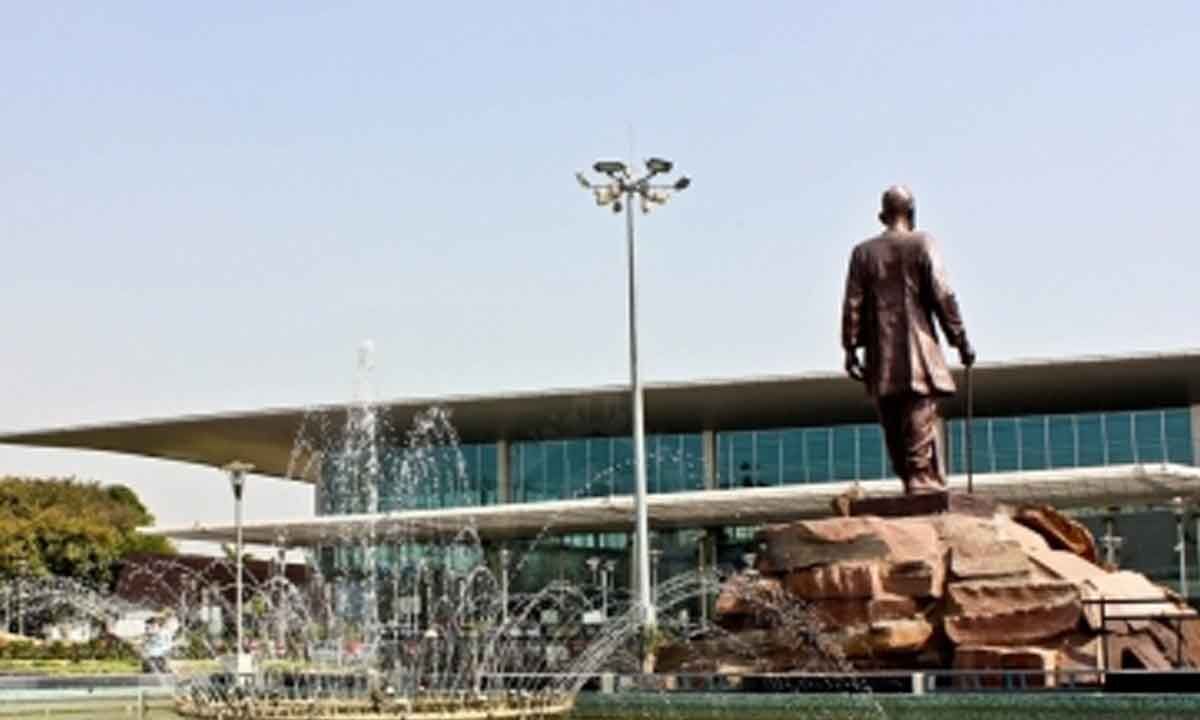 Lucknow Airport Soars: 5.21 Million Passengers!
